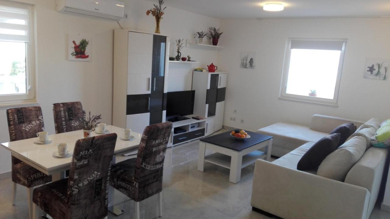 Apartments Marko Sutivan Insel Brac Exterior foto